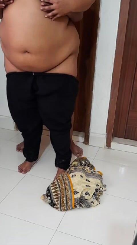 Aria Mia: ホテルで自慰行為をしているところを見つかった