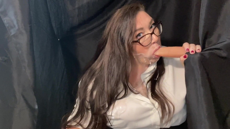 cutejayne: 丰满的胖美女寻欢洞面试