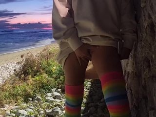 TheloveStory: Sexig blondin Extrem onani utomhus het röv