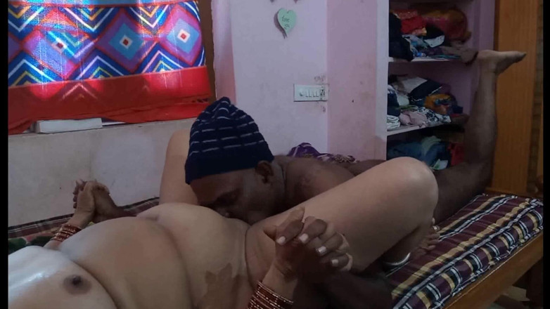 Desi mature: สาวมั่นวัย40+ Rupa เหงาโดนเพื่อนบ้านเย็ดโหดๆ