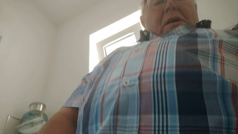 Karlchengeil: Otra paja en el baño