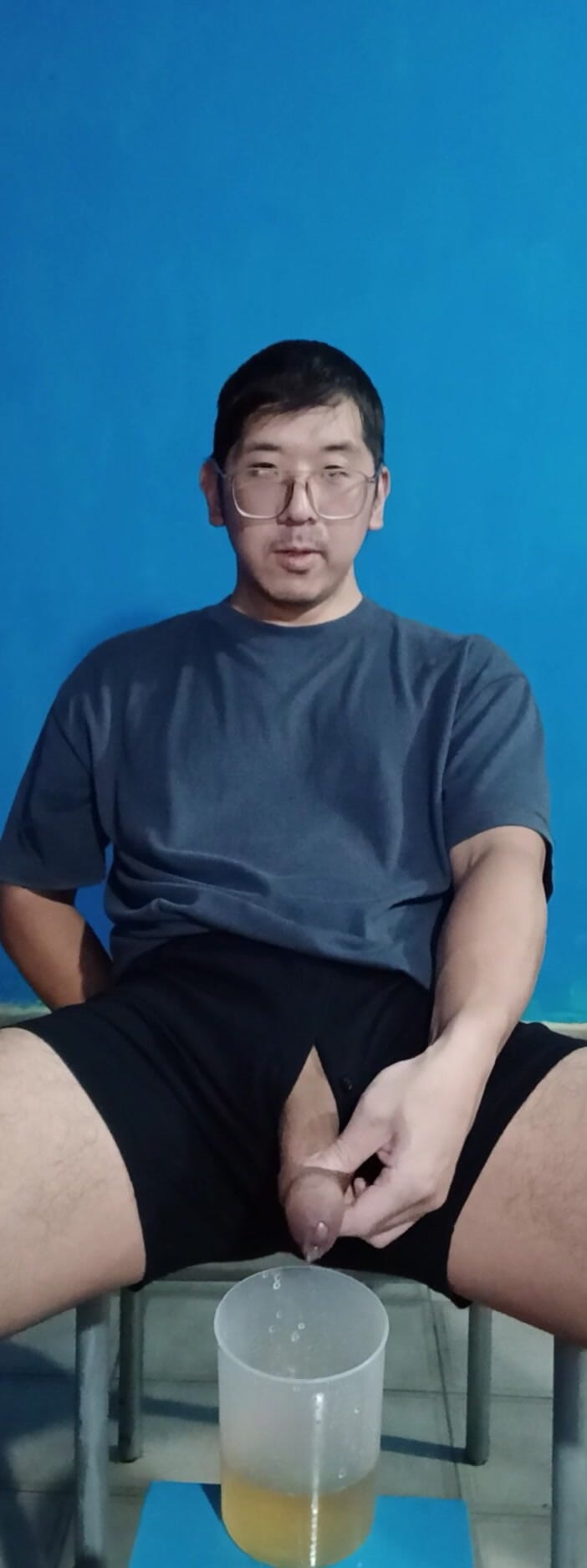 gyoenasianbigdick: Первый раз делаю писсуру видео