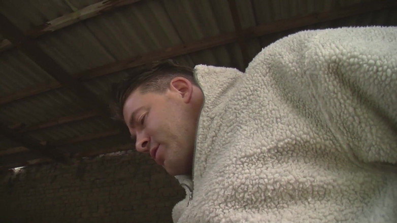 German Porn: Ragazza tedesca nel ranch - all'aperto