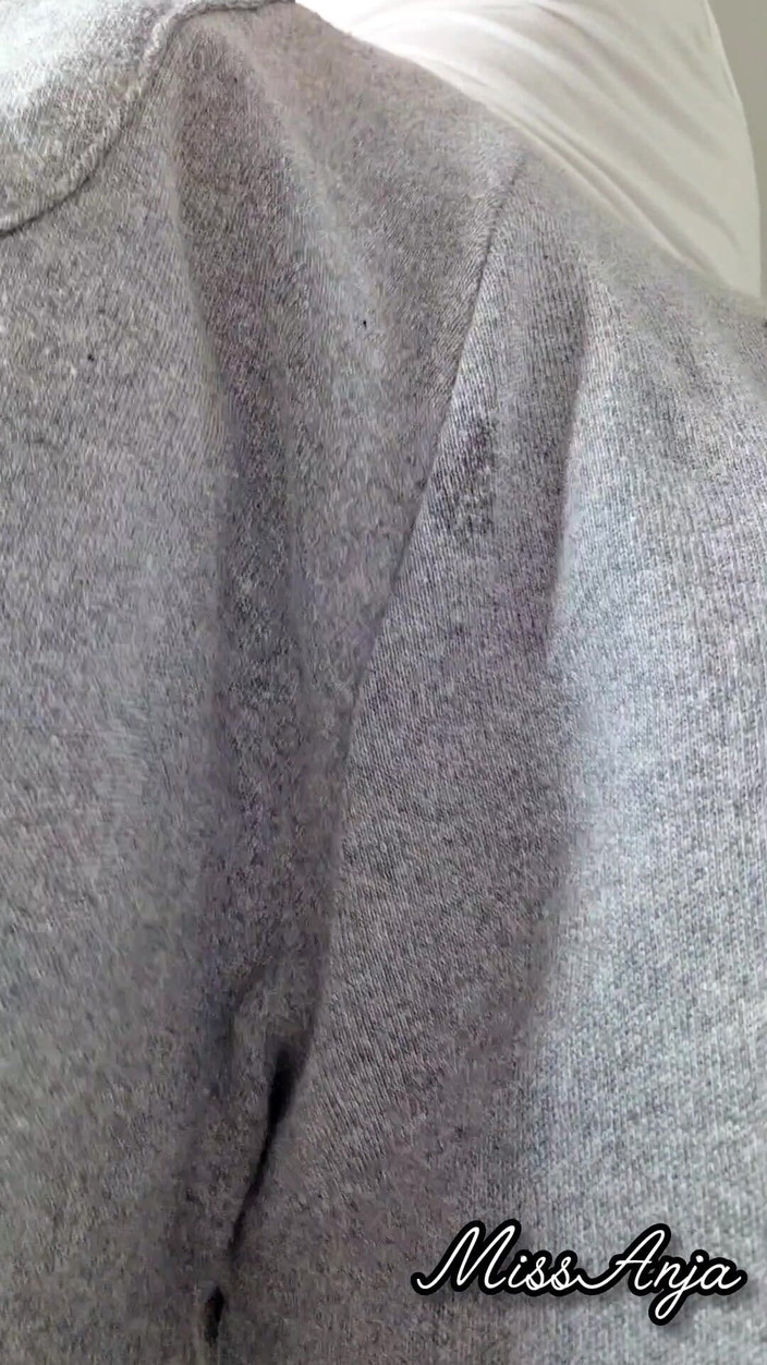 MissAnja_FH: グレーのスウェットパンツで汗ばんだ大きなおなら