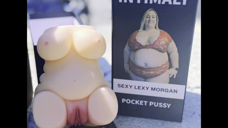 StacXXXs: Stacxxxs presenteert: sexy Lexy Morgan pocket poesje aan echt poesje