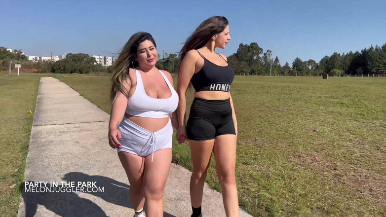 Busty BBW Latinas: Formose bbW lesbiche fanno sesso in un parco