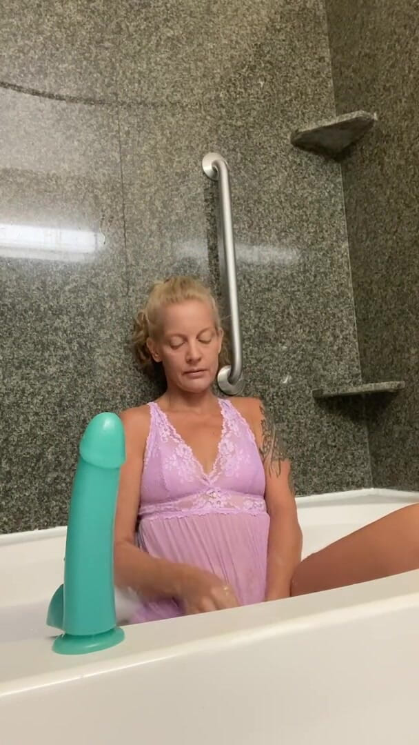Just Gypsy: Bathtub shenanigans
