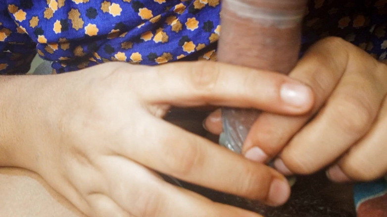 Dhaka sex: 印度女孩戴绿帽子的丈夫妻子像冰块一样口交