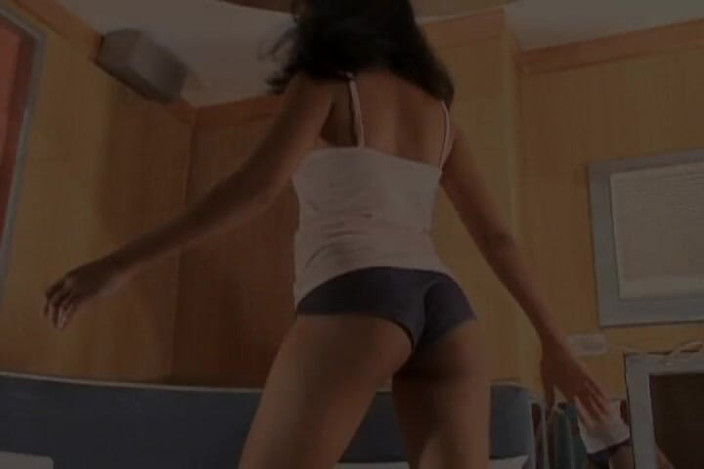 Asian Milfs n Teens: Ця азіатська дівчина отримує сперму на всі її цицьки після жорсткого трахання