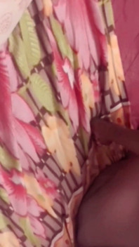 Renu, femme desi, baise en missionnaire et éjaculation sur le nombril par un bestie à grosse bite noire pendant que le cocu filme