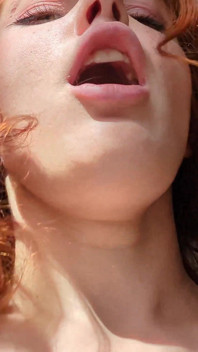 Sesso mattutino con la mia ragazza, la faccio venire due volte, poi la riempie di sperma