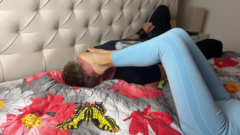 Mean Asian Wife: Nožní dominance bondage svázaná s čichajícími nohami