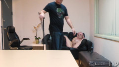 GLASSDP: Puta alternativa abre su jugoso coño para productor porno