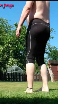 Bahçede sportif barfu