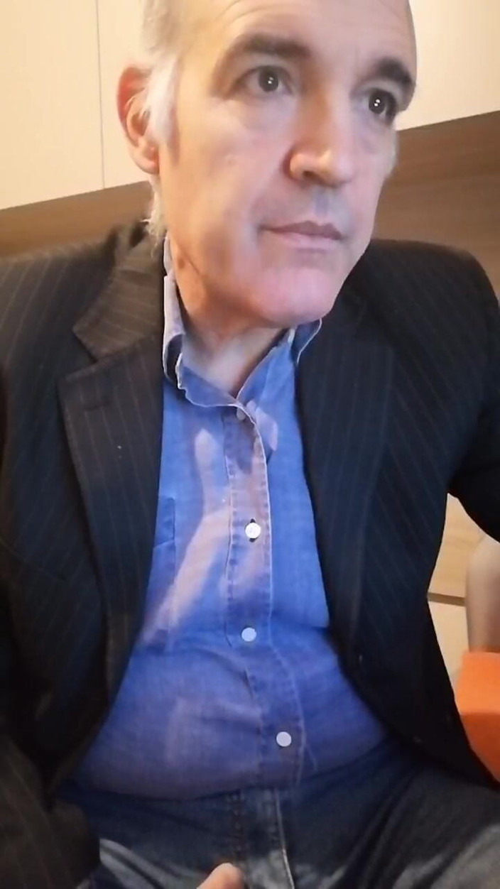 Instructions to masturbate with pleasure: Striptease, Piss and a Long Handjob