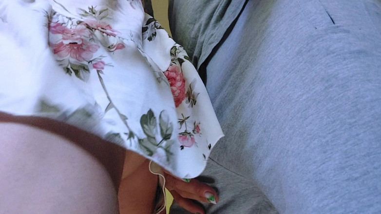 Venus and rider: 붐비는 기차에서 금지된 터치! 그녀의 팬티에 자신의 페니를 밀고 사정하는 모르는 녀