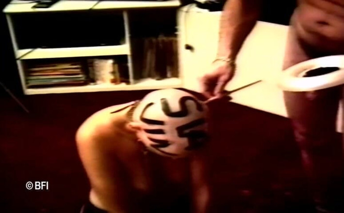 House of lords and mistresses in the spanking zone: Finalmente castigada y afeitada mujer madura.