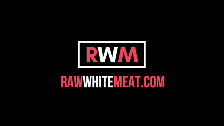 Raw White Meat: Extraño folla su culo mientras marido mira