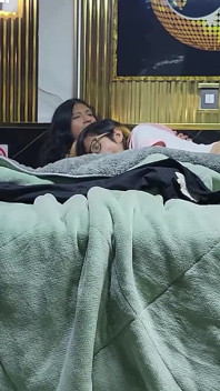 Dos Chicas Se Divierten