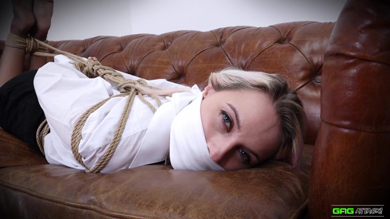 Gag Attack: Chloe - sekretri bandhi huee