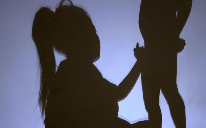 Aria Mia: Calda matrigna mi aiuta a sborrare sega, ma io non...