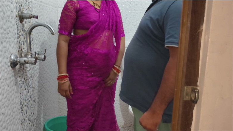 BadMash_Bhabhi: インド人は昼間におばあさんに彼女のタイトなマンコで犯される