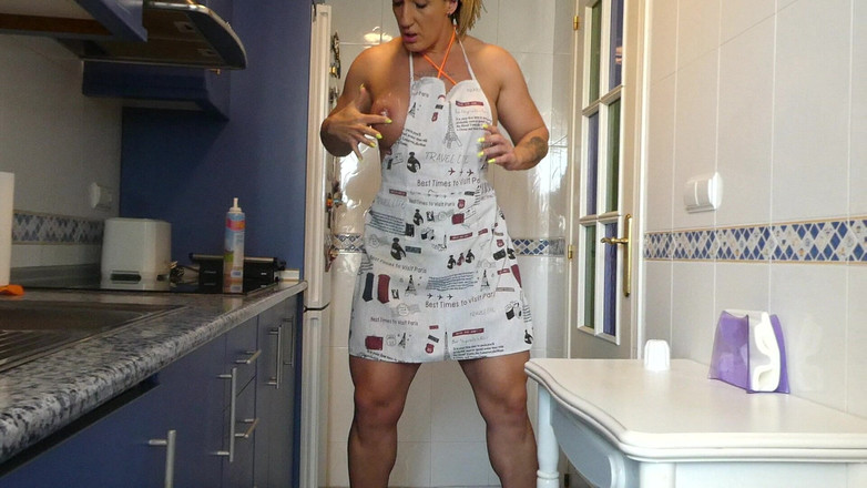 Danaxmuscles: Muncrat dan ngentot di dapur