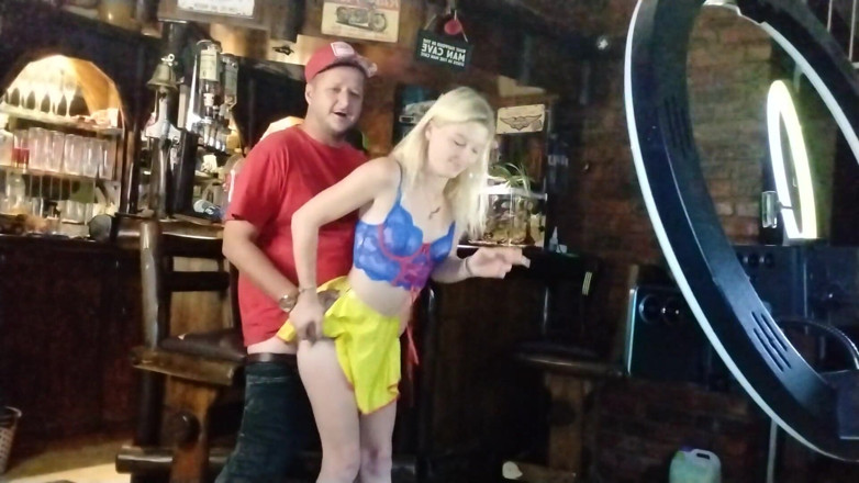 Bigjoefuckalott: Un Vieux Ennuyeux Et Une Blonde Excitée