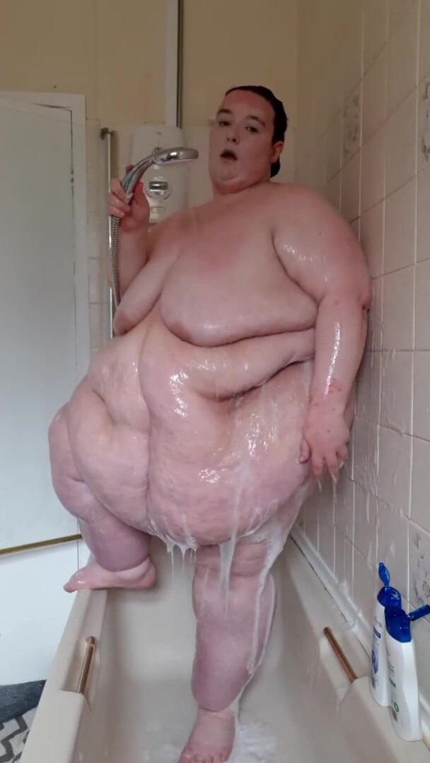 SSBBWLadyBrads: Grote dikke godin wast zichzelf