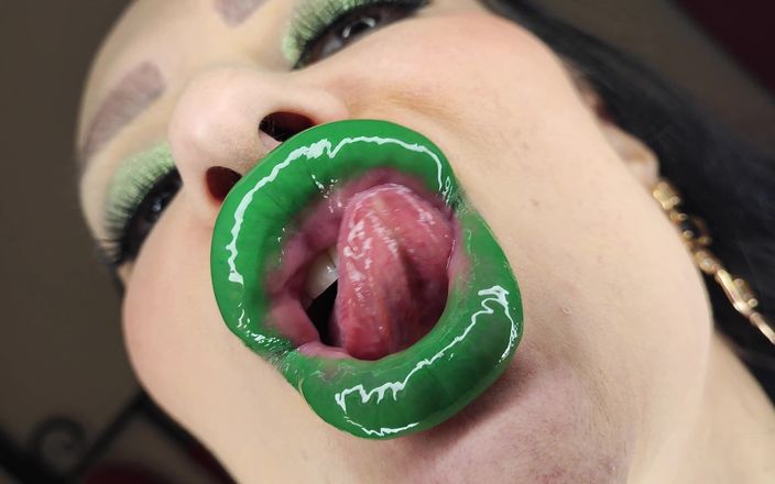 Princess18_: Groene minty lippenstift glanzende pruilende bimbo kust 4k Ultra HD