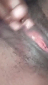 Humping moją drewnianą ramę łóżka pocieranie stymulując moje owłosione cipki jęki