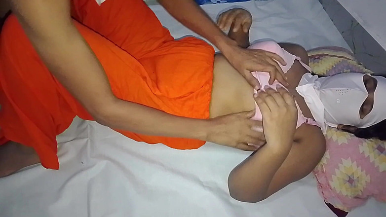 Js Creator: 来自服装的漂亮女孩操她的朋友