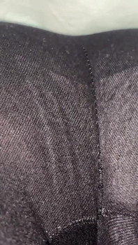 Forno holandês do inferno: leggings pretas peidando na armadilha