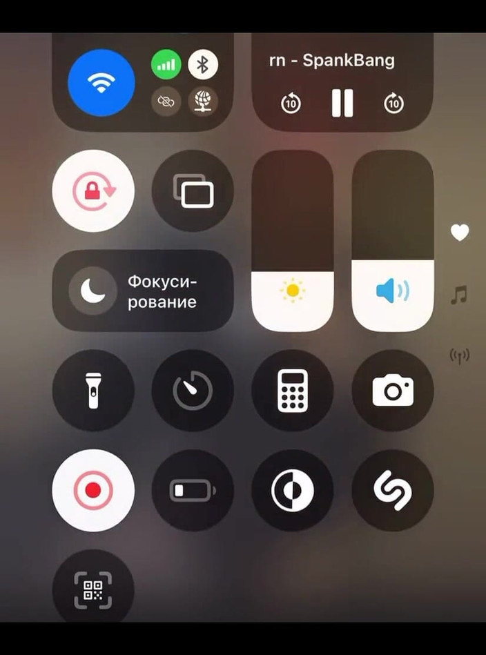 JuiceLussie: Batang besar mengongkek dubur ketat