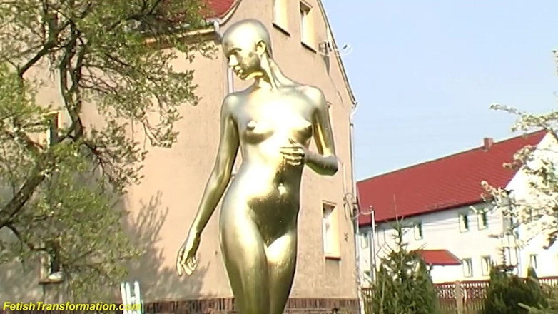 Fetish Islands: Real flexible contortionist gets golden painted