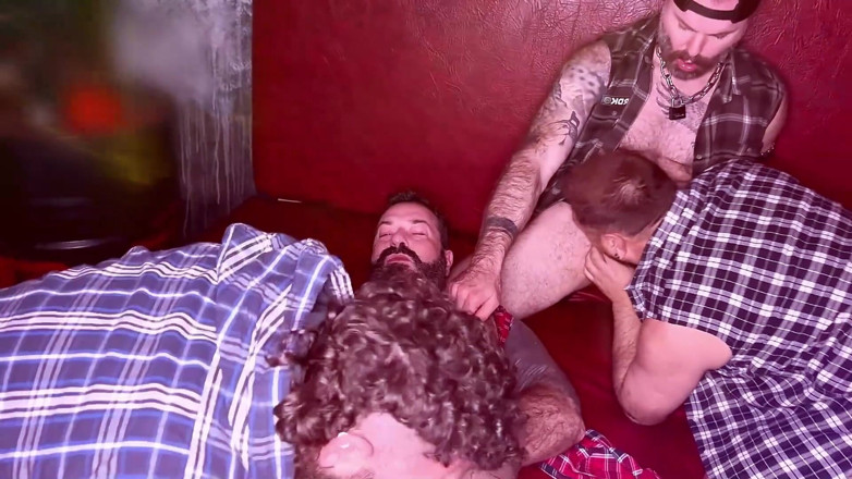 Hairyan: Bareback Bear - orgia gay crua no Calabouço 1