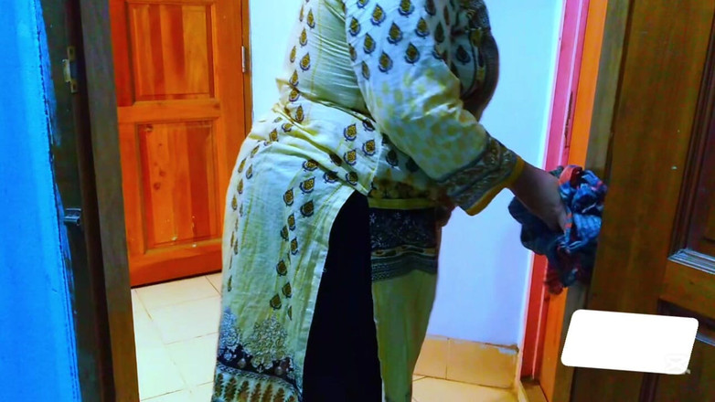 Aria Mia: インドのムスリムでホットなデシ系継母が、部屋を掃除しているときに継息子に犯されました