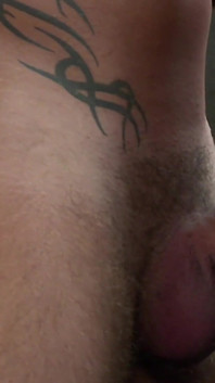 Sexy 2 empresarios gays tienen sexo en un lugar abandonado