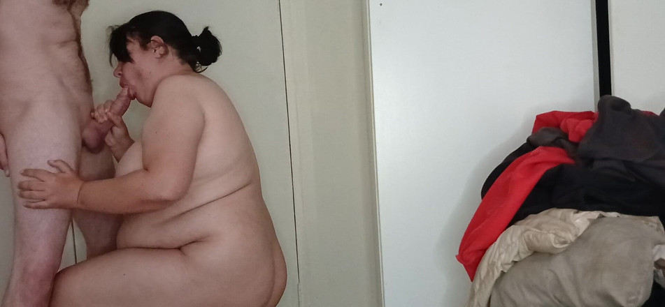 The Sexy Syndicate: Bbw-milf wordt langs achteren geneukt terwijl ze staat