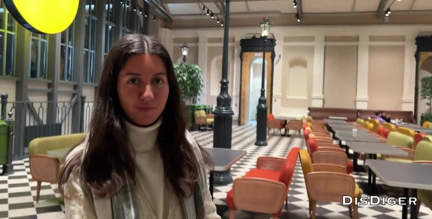 Dis Diger: शॉपिंग सेंटर के सार्वजनिक शौचालय में असली पोर्न कास्टिंग