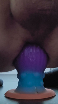 Enorme plug anal colorido & acariciando estiramiento extremo y masturbación caliente!