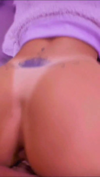 Esposa De Grandes Nalgas Sorprende a Su Marido