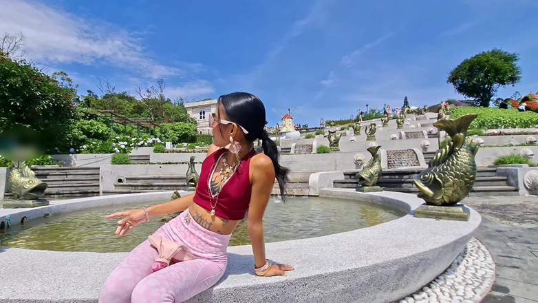 MaikaMann: Enorme carga de porra na bunda no meio do parque...