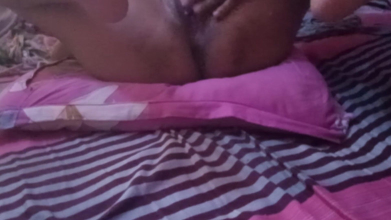 Sharmin822: La première nuit de sexe d’un couple bangladais marié 