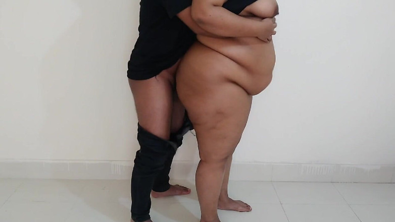 Aria Mia: 남편이 집에 없는 동안 발정난 모로코 모니카, 낯선 이에게 따먹히다