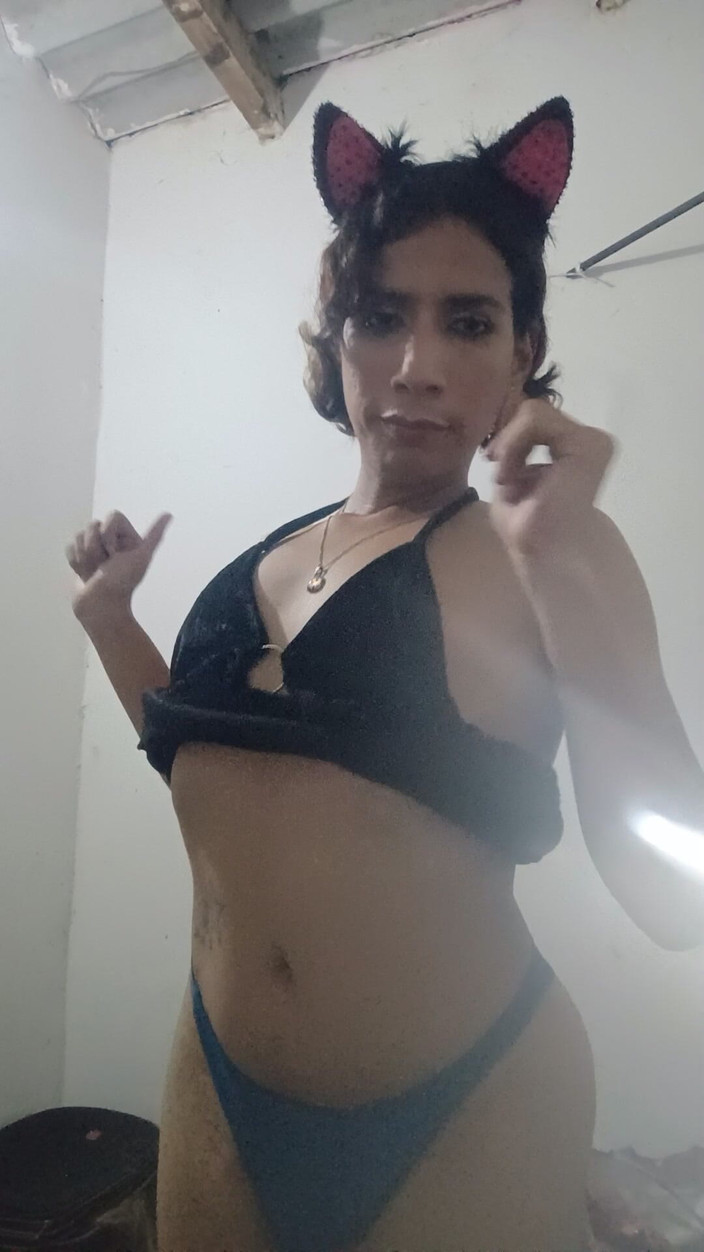 Femboy from Colombia: あなたはこのかわいいセクシーなダンスの女の子です