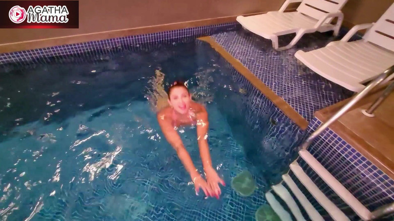 Agatha Mama: Agatha в мотеле, горячий бассейн плюс мой идеальный минет перед взрывоопасным трахом