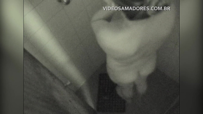 Amateurs videos: Man records video of naked bride during shower