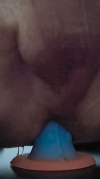 Enorme plug anal colorido & acariciando estiramiento extremo y masturbación caliente!
