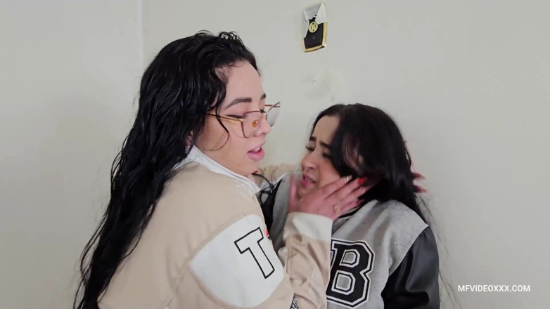 MF Lesbian: จูบของฉันจะปกป้องเธอไว้